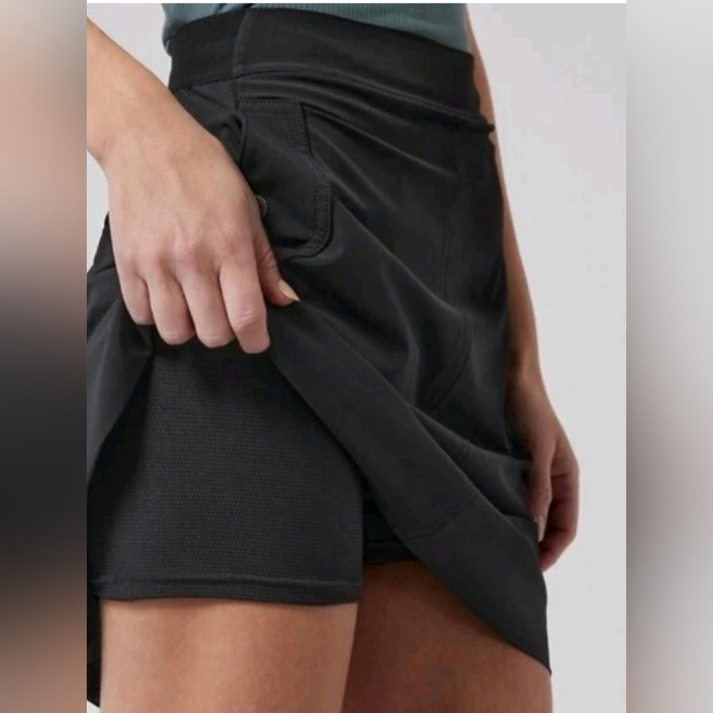 ATHLETA Skort Black Vienna Cargo Size 10/Lg